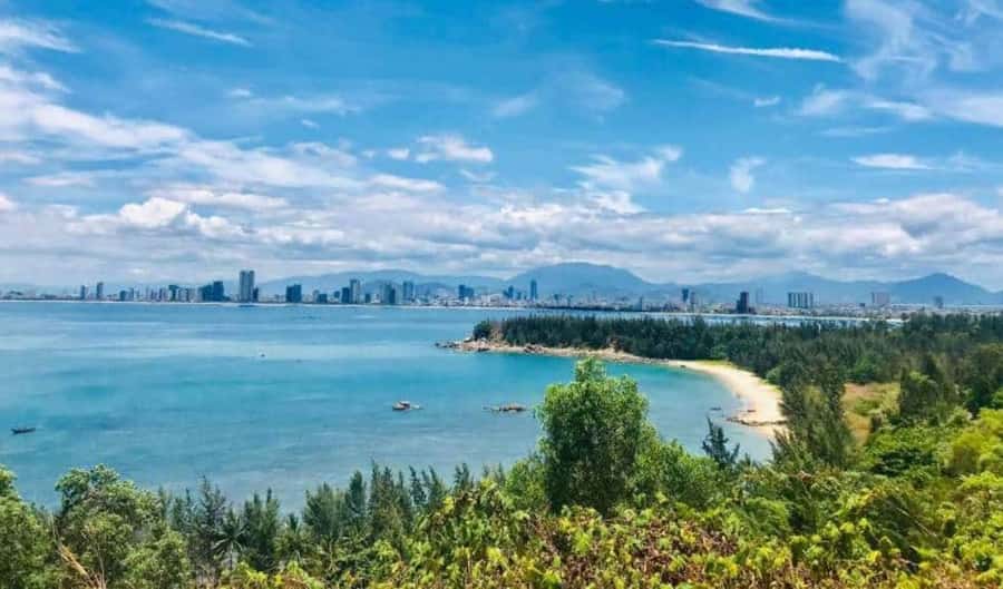 Hoi An: Marble Mountain & Monkey Mountains Luxury Group Tour - Lunch at a local spot: keeping energy up for the final viewpoint