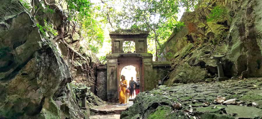 Hoi An: Marble Mountains, Am Phu Cave & Monkey Mountains - The marble craft village stop: beautiful work, manage the shopping time