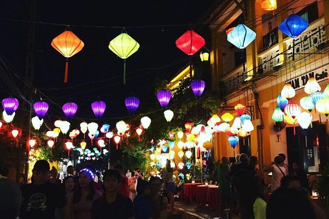 Hoi An Night Market with Hoi an walking Tour , Colourful Lanterns, Boat Ride - Hoai River Sampan Ride: The Calm Between Two Busy Zones