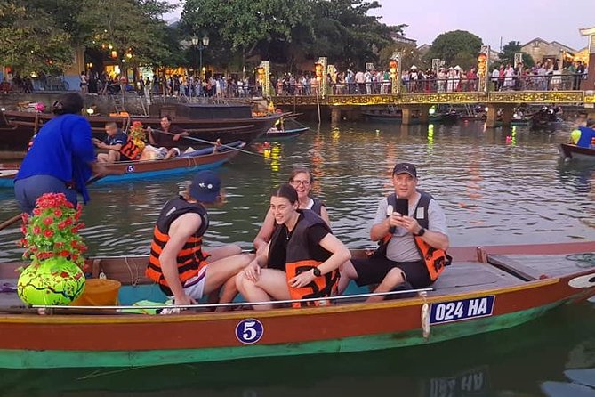 Hoi An Nightlife Tour with Hoi An Ancient Walking Tour, Boat Ride, Night Market - Pickup and Timing: The Secret to Getting Good Light and Less Stress