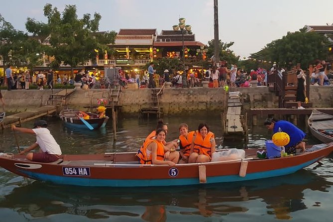 Hoi An Nightlife Tour with Hoi An Ancient Walking Tour, Boat Ride, Night Market - Walking the Old Town: UNESCO Streets That Stay Alive After Dark