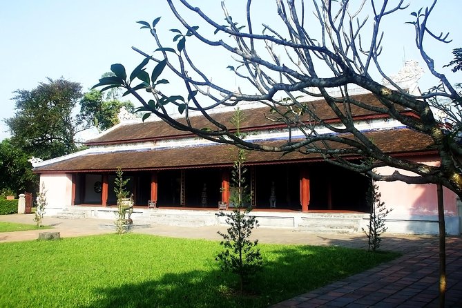 Hue City and The Citadel via Hai Van Pass Daily Small Group Tour - Thien Mu Pagoda and Khai Dinh Tomb: faith and foreign influence side by side
