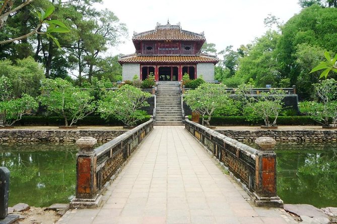 Hue City Day Tour with Dragon Boat from Hue or Danang, Hoi An - The Perfume River dragon boat: a short ride with a lot of meaning