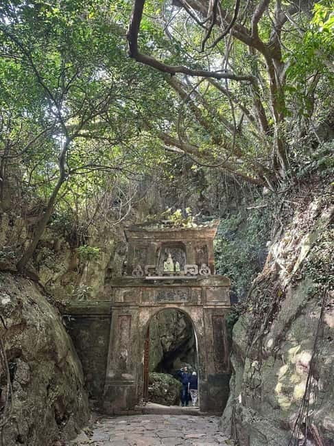 Hue: Private Car to/from Hoi An via Multi Attractions(1-Way) - The traditional fishing village stop: what you’ll notice beyond the photos