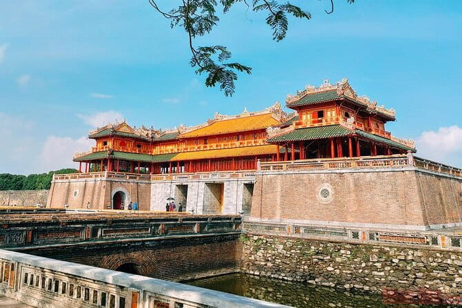 Hue Tour Customize By Hai Van Pass-Citadel-Mausoleums-Dragon Boat - A Nguyen-style lunch with 6–7 Hue signature dishes