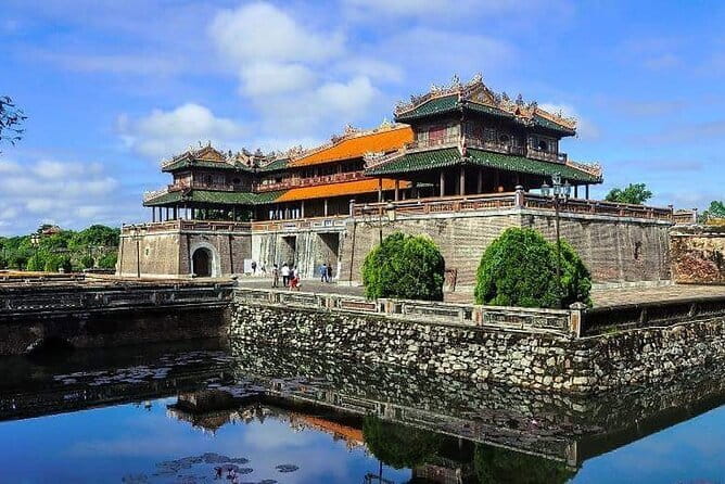 Marble Mountains and Ba Na Hills (Golden Bridge) full day tour - Lunch with a local family: simple, included, and plan around the timing