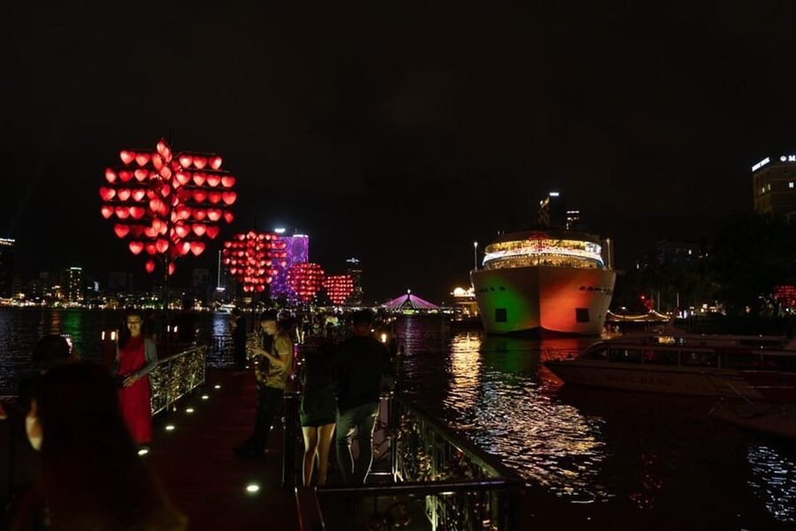 Marble Mountains - Han River Cruise -Dragon Bridge by night - Han River cruise and Dragon Bridge: the 9:00pm fire-and-water moment