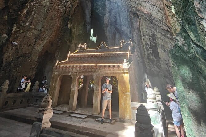 Marble Mountains, Hoi An City Lantern Boat Ride Tour from Da Nang - Photo timing and what to wear for this late-afternoon plan