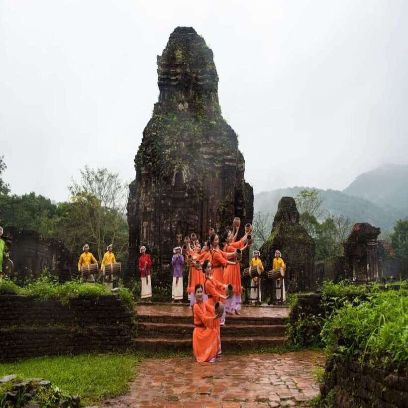 Marble Mountains-Lady Buddha & My Son Sanctuary FullDay Trip - Lunch in Da Nang: a real meal stop, not a snack trap