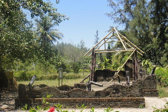 My Lai Massacre Memorial Full-day Tour - Pig Market and Cham Khuong My Towers Before the Memorial