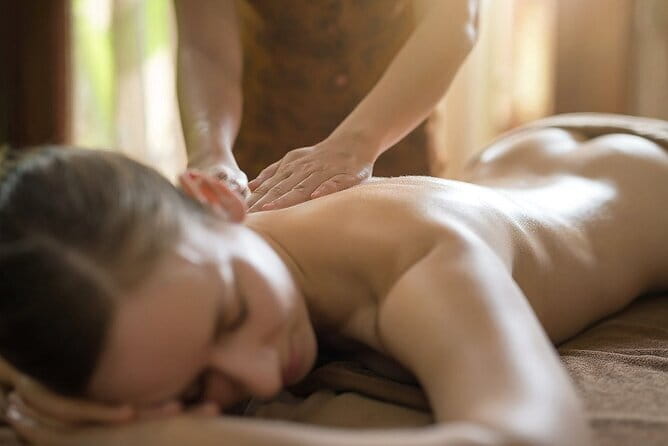Private Candle Massage In Da Nang - Warm wax turns into massage oil: the technique you’re really paying for