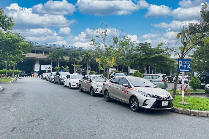 Private Car from Da Nang to Hue - On the Road: Air-Conditioned Comfort and Hai Van Pass Photo Stops
