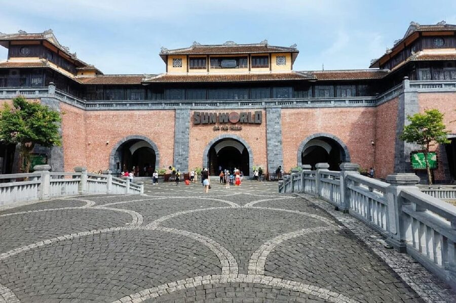 Private Car To BaNa Hills-Golden Bridge From Hoi An/Da Nang - Golden Bridge with a long 3-hour window: photos, walking, and coffee time