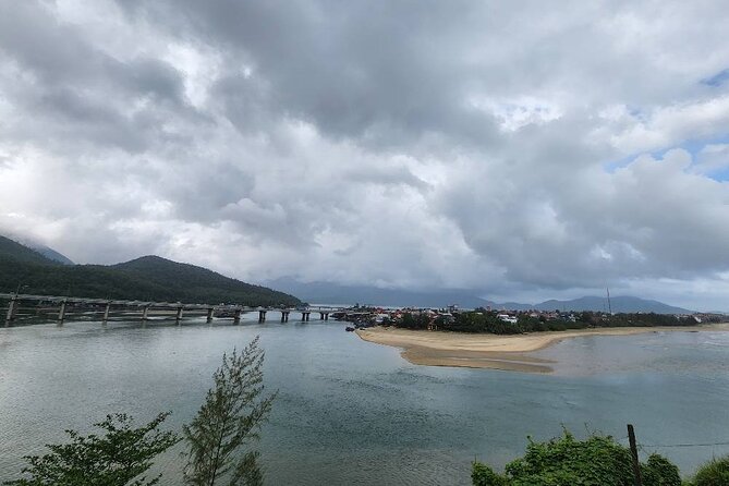 Private Car Transfer to Visit Hue City via Hai Van Pass from Hoi An or Da Nang - Stop 3: Thien Mu Pagoda, the Story-Packed Hue Landmark