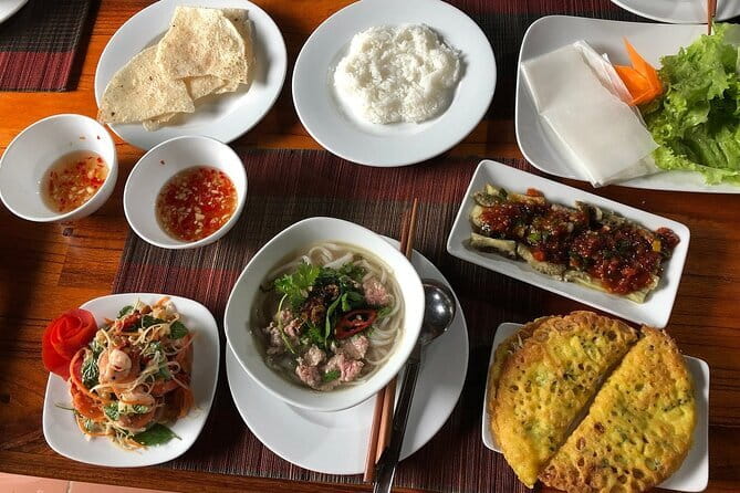 Private HoiAn Ancient Town Night Market Street food tour by Night - Burmese cooking class meets Hoi An street-food tasting