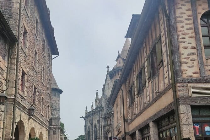 Private Tour to Golden Bridge Ba Na Hills in Da Nang Vietnam - Sun World Ba Na Hills: landmarks and entertainment you’ll actually want