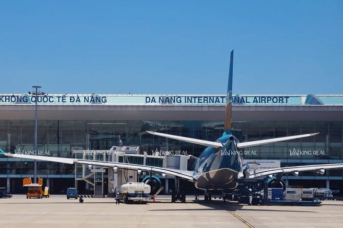 PRIVATE TRANSFER Da Nang Airport to/from Da Nang & Hoi An hotels - Entering the airport flow: meet your driver without the guessing