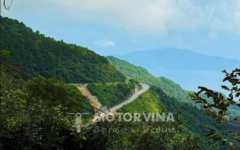 Top Gear Hai Van Pass Motorbike Adventure - by Motorvina - Down to Da Nang, then Marble Mountains: two different types of sightseeing